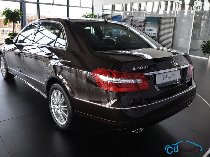 2011款奔驰E300L 外观