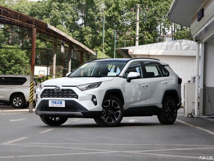 一汽丰田 RAV4荣放 2021款 2.0L CVT四驱尊贵版