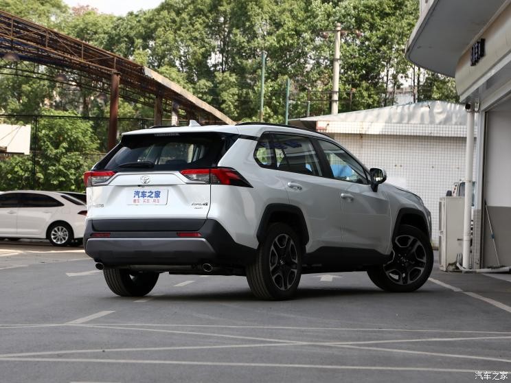 一汽丰田 RAV4荣放 2021款 2.0L CVT四驱尊贵版