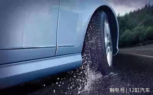 雨天汽车车轮打滑，怎么办？