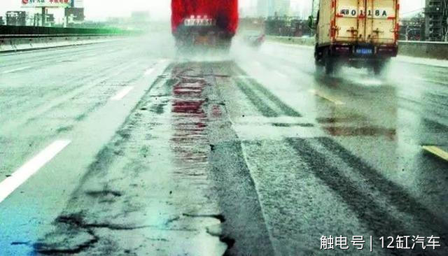 雨天汽车车轮打滑，怎么办？